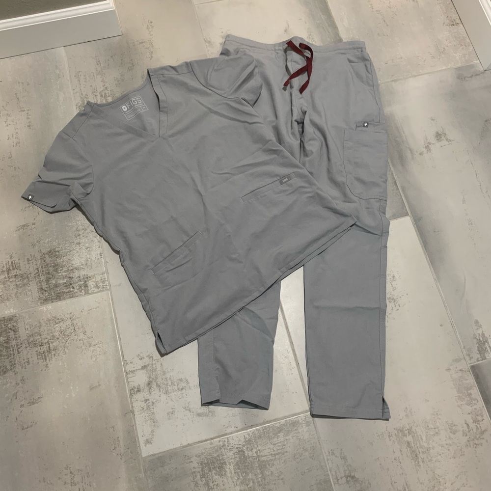 Figs scrub set. Cement. Size M